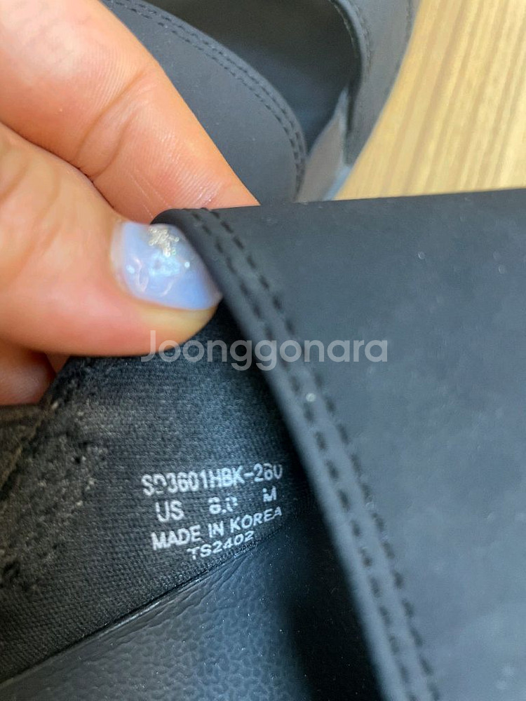 뉴발란스 블랙 샌들입니다사이즈는 260이고요편하게 신기--5