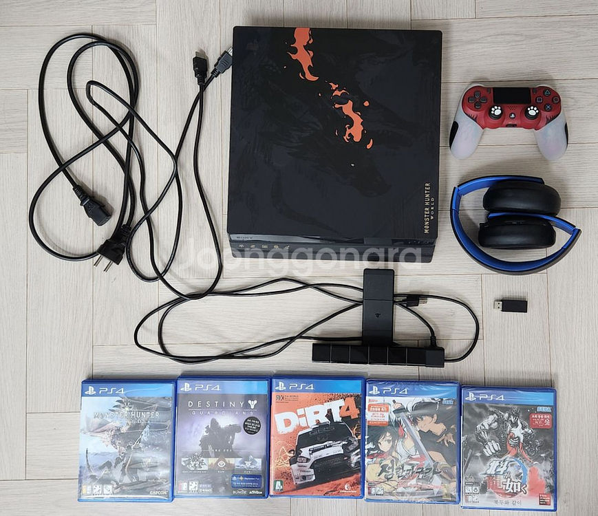 PS4 Pro 몬스터헌터 월드 리미티드 에디션 풀세트--1