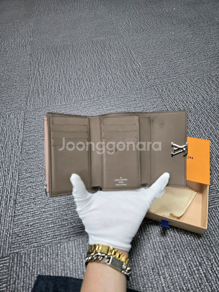 [정품]루이비통 카퓌신 반지갑--4