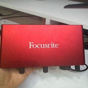 스칼렛 2i2 3세대 오디오 인터페이스