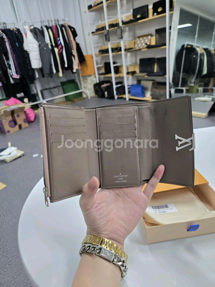 [A급컨디션] 루이비통 카퓌신 반지갑--4