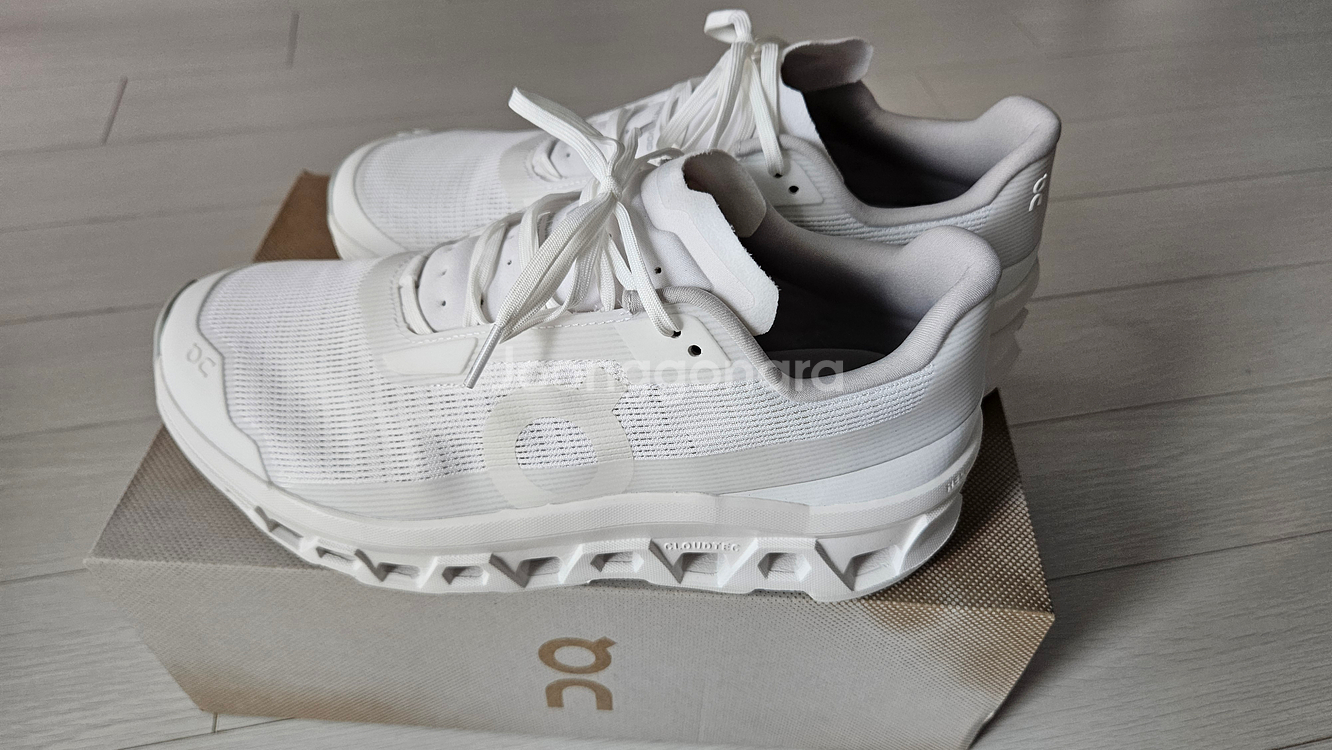 On Running 온 러닝 클라우드몬스터 팝니다--0