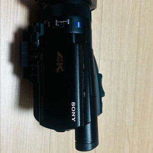 SONY FDR AX700