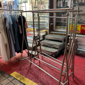 의류매장정리(스테인레스 일자행거,기획행거,마네킹