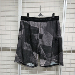 데상트 반바지