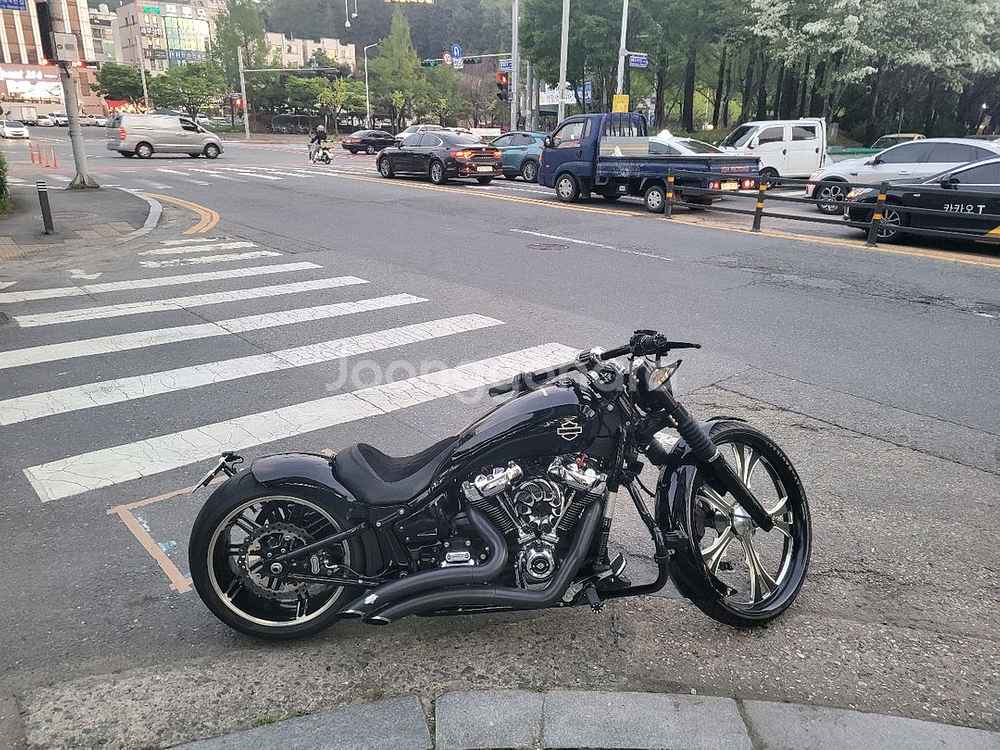 할리데이비슨 브레이크아웃114--1
