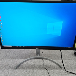 LG 27인치 4K 모니터 27UL550 팝니다