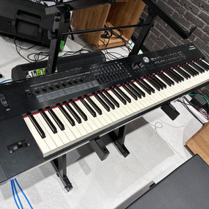 Roland Rd-2000 A급 팝니다
