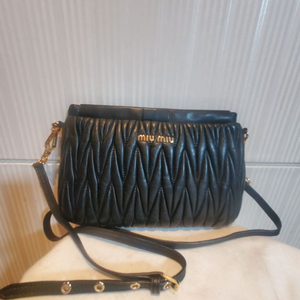 미우 마테라쎄 클러치 크로스백