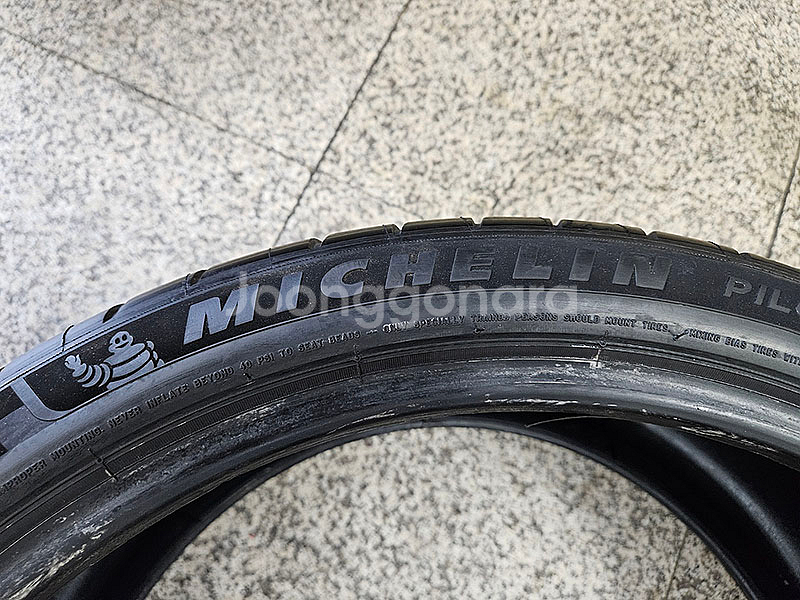 미쉐린 파이럿 컵2 255-35-20 중고타이어 한개--1