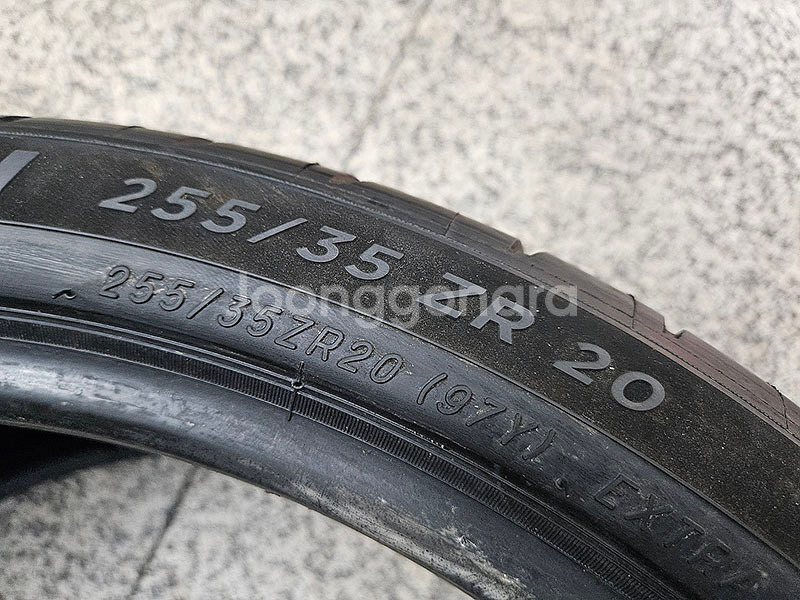 미쉐린 파이럿 컵2 255-35-20 중고타이어 한개--4