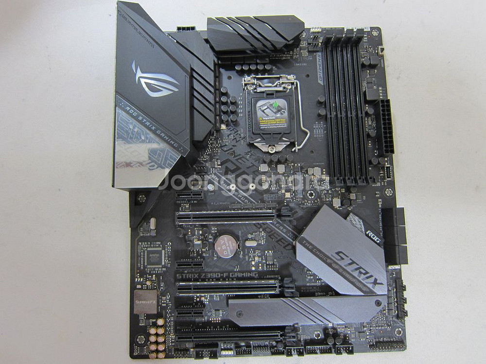 ASUS ROG STRIX Z390-F GAMING--0