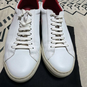 지방시 어반스트리트 스니커즈 레드화이트 팝니다