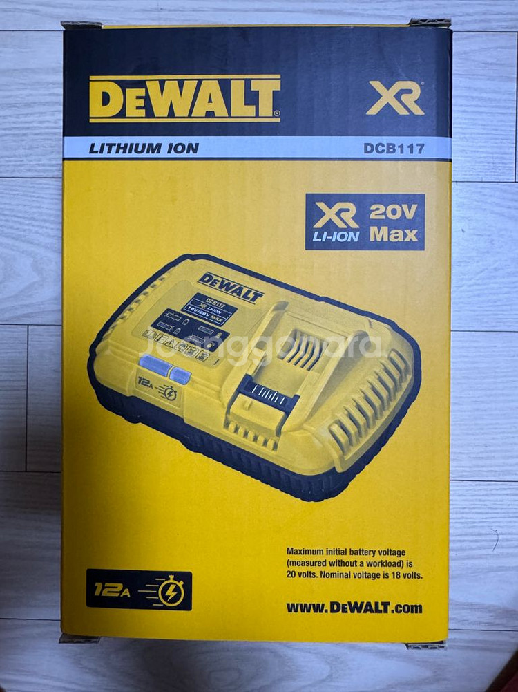 디월트 프리미엄고속충전기 DCB117 (60V 20V)--2
