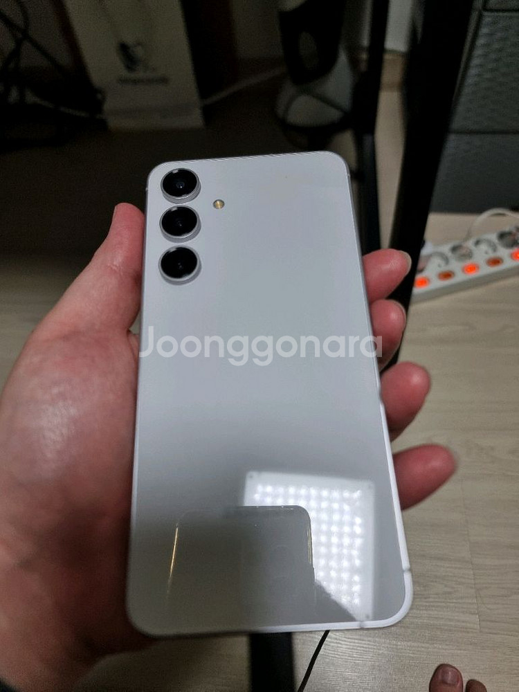 겔럭시 S24FE 256gb 판매합니다.--0