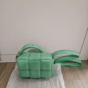 카세트백 민트색 보테가st