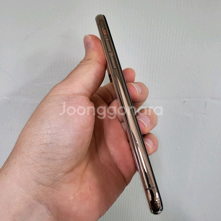 아이폰xs 64기가 골드 배터리 100% 팝니다.--5