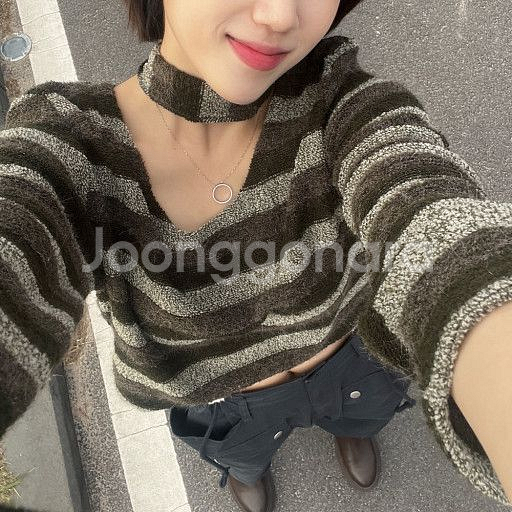 더라크림앤드유어러브라운드넥 스트라이프 니트--0