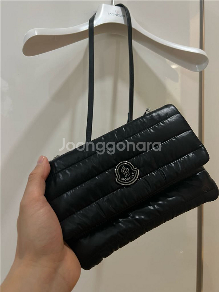 몽클레어 크로스백 (새상품급,한정판)--0