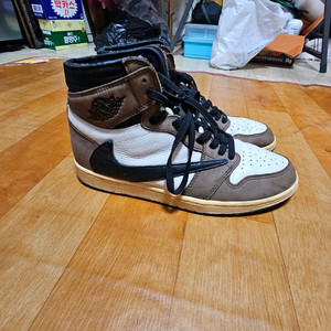 트래이빗 스캇 조던1 하이탑