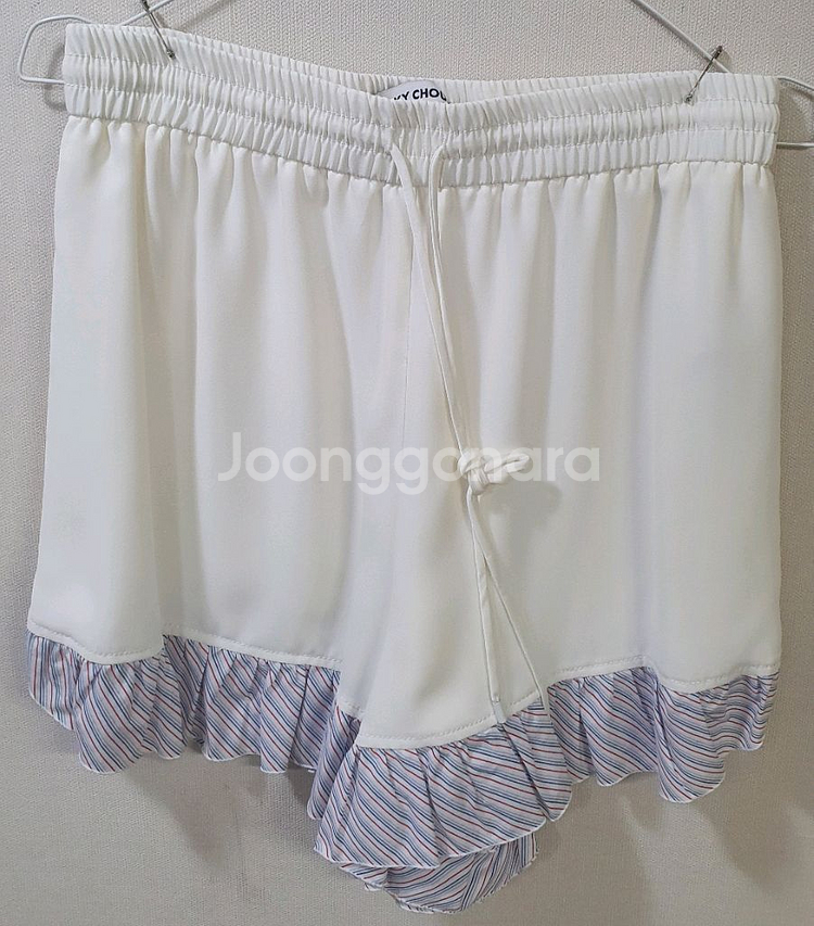 (새상품)럭키슈에뜨 프릴 팬츠 럭키슈에뜨 반바지--0