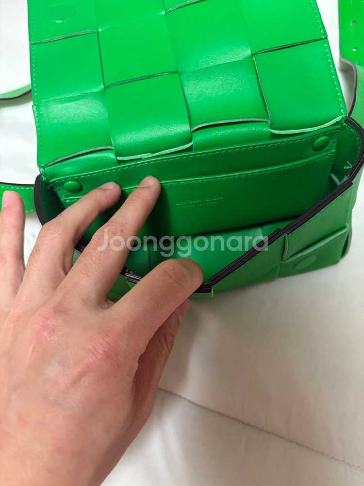 보테가 베네타 미니 카세트 백--5