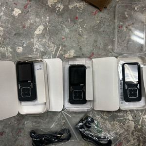 사파 mp3 플레이어 m11 8gb 팝니다.