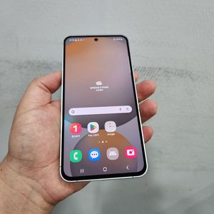 갤럭시 S24FE 화이트 256기가 SS급 팔아요~