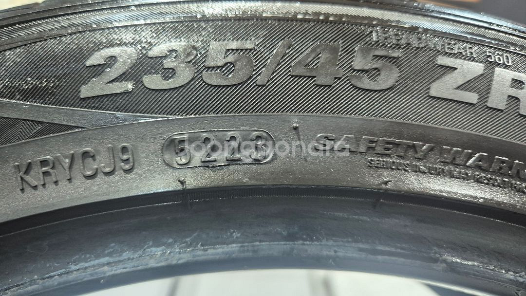 중고 타이어 235 45 18 금호 마제스티9 2본--2