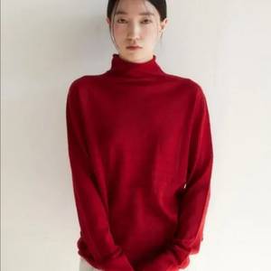모이아 홀가먼트 터틀넥 레드 free