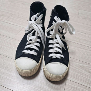 검정색 하이탑 스니커즈 250