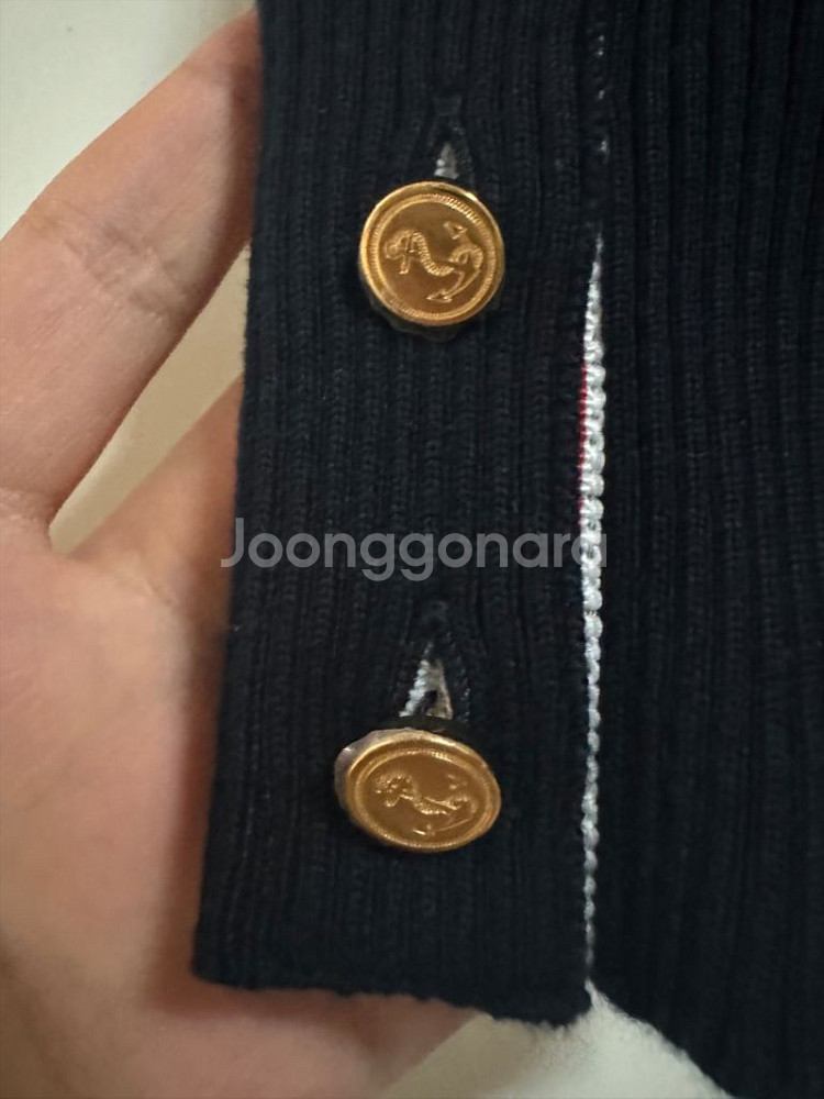 [새상품급]톰브라운 금장 니트 4사이즈--4