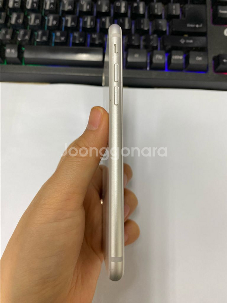 아이폰8 실버 액정SS급 64GB 무잔상 배터리94%--7
