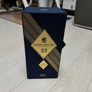 25년산 공병 및 케이스 팝니다.