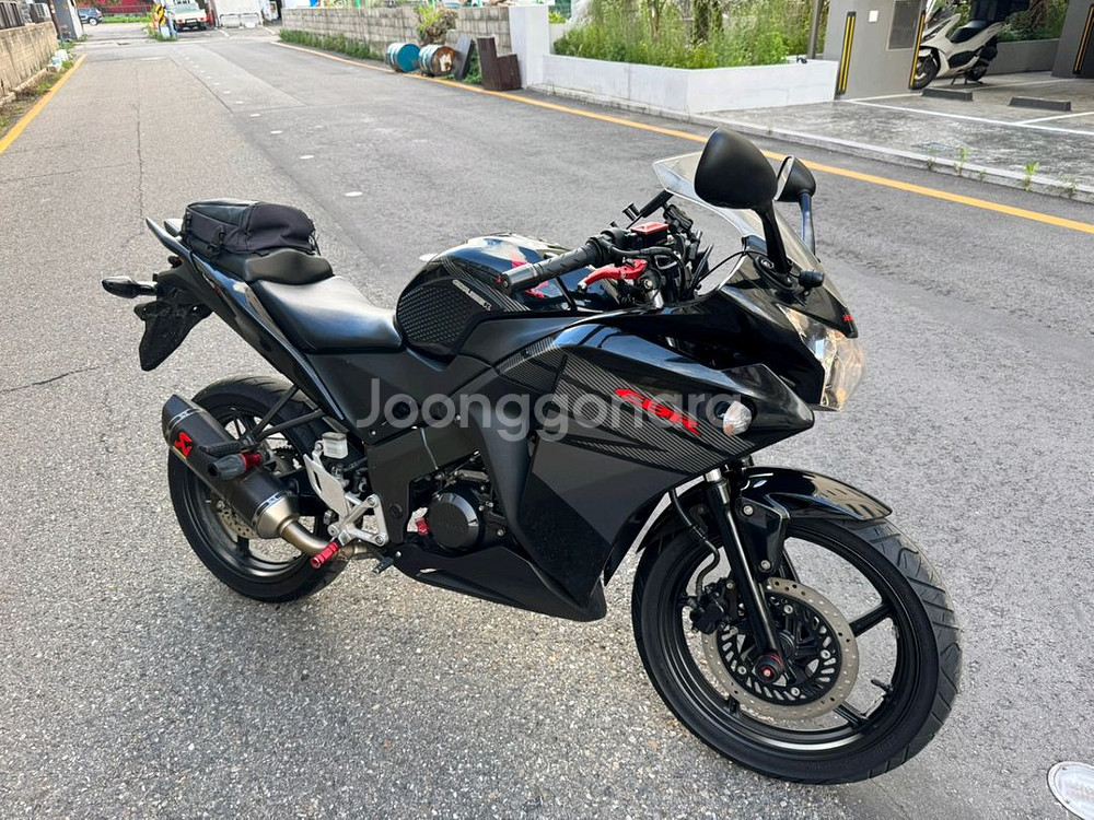 혼다 cbr125 17년 풀배기풀옵션 팝니다--0