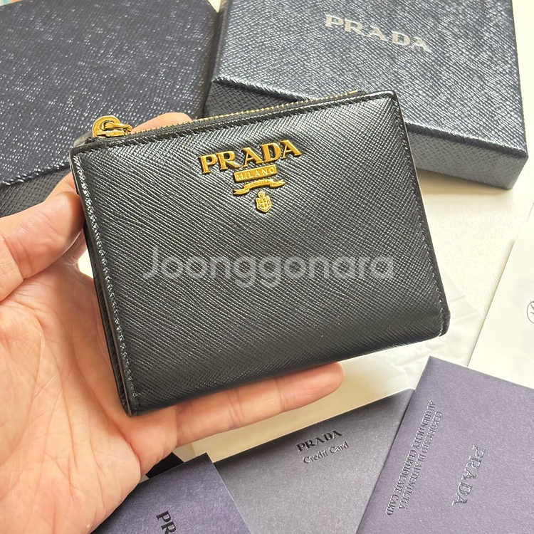 [A+급/백화점] 프라다 사피아노 메탈 지퍼 반지갑--2