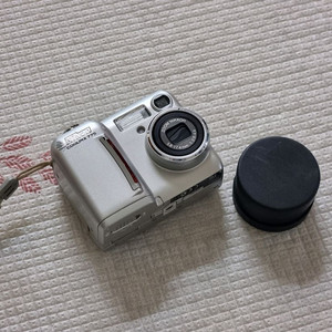 소품용 니콘 Coolpix 775 카메라