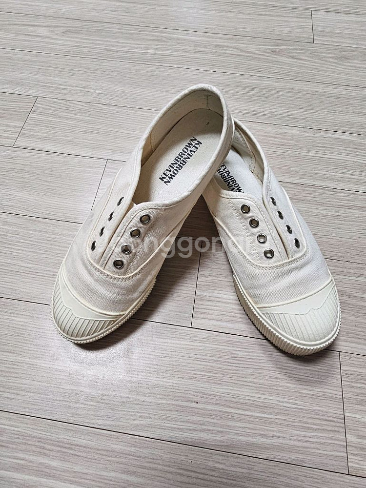 케빈브라운 아이보리 캔버스 슬립온 250--0