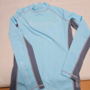 디스커버리 래쉬가드 아쿠아색상