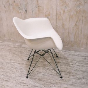 허먼밀러 Eames DAR 암체어 플라스틱