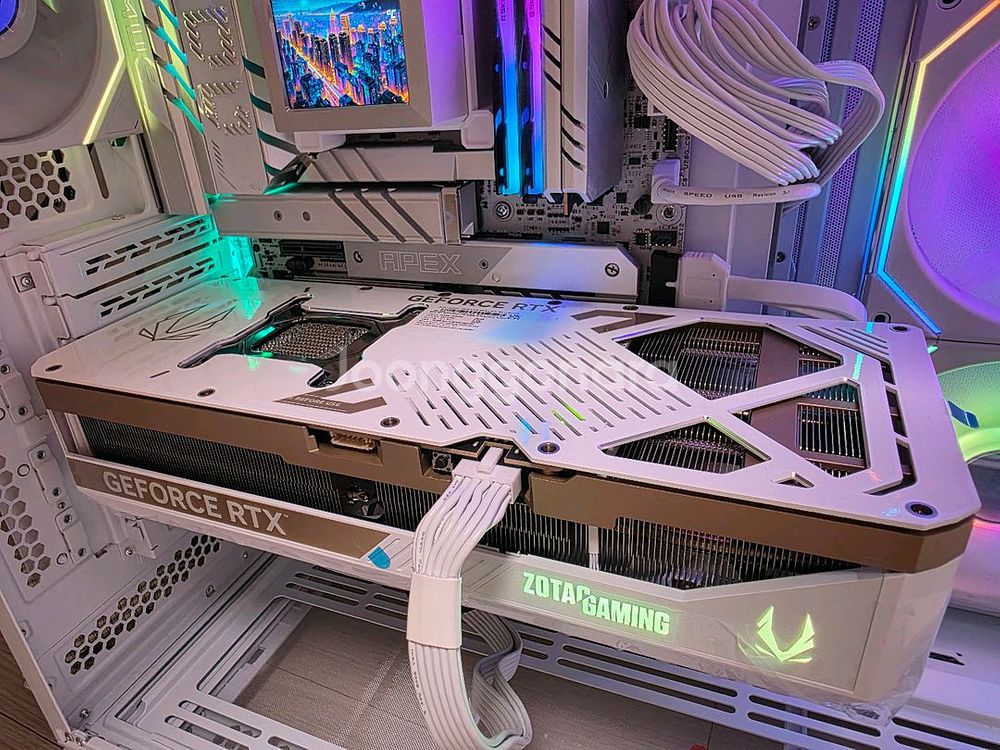 6월 구매 Zotac RTX5090 솔리드 화이트--0