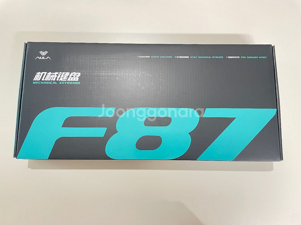독거미 aula F87 pro 다크그레이 골드축 측면--1