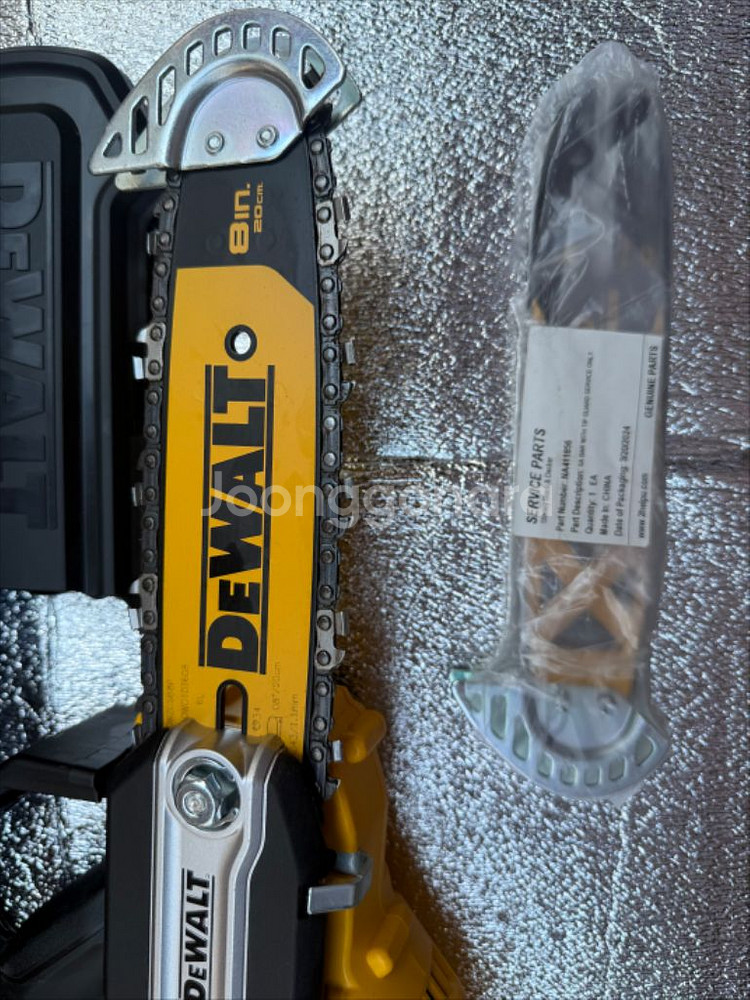 디월트 20V 전동 전기톱 베어툴+여분 톱날--1