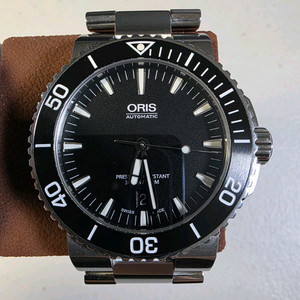 오리스 애커스 43.5mm 검판