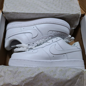 나이키 에어포스 1 07 화이트 새상품