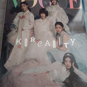 보그 코리아 패션 잡지 뉴진스 한복 표지