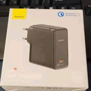 베이스어스 C타입 100W GaN PD충전기 팔아요