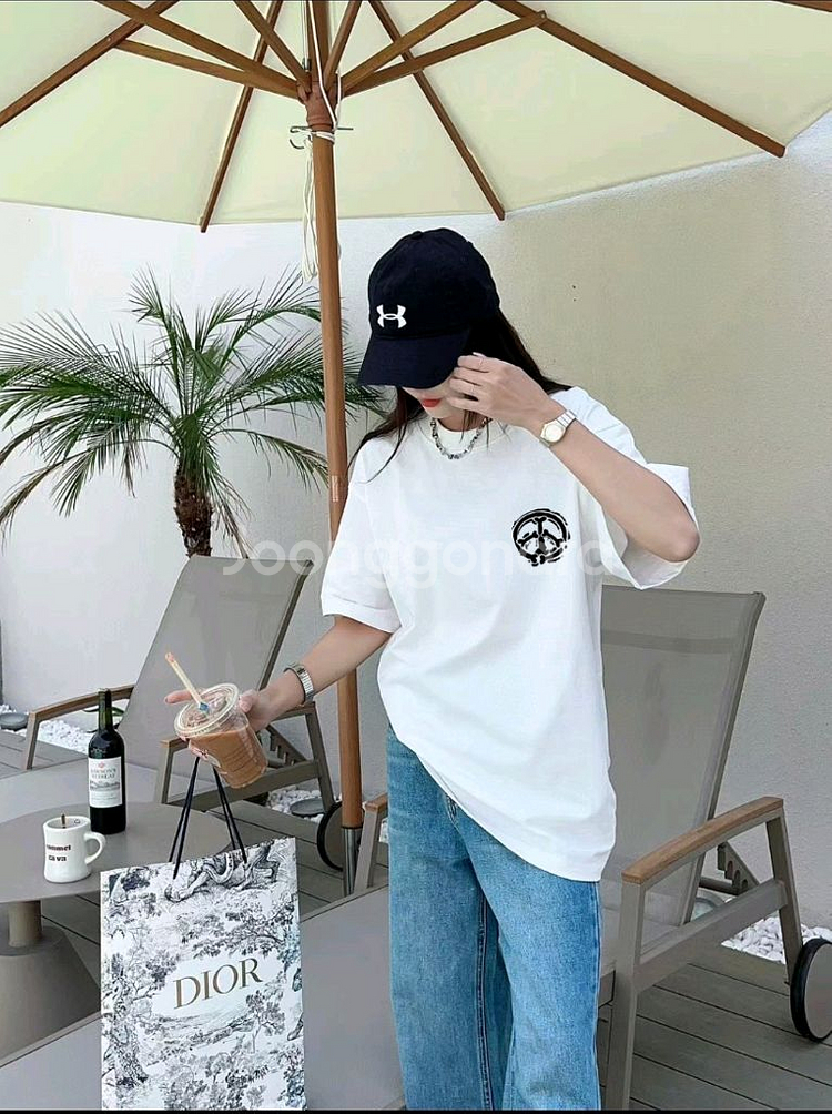 샤넬 반팔티 팝니다--0