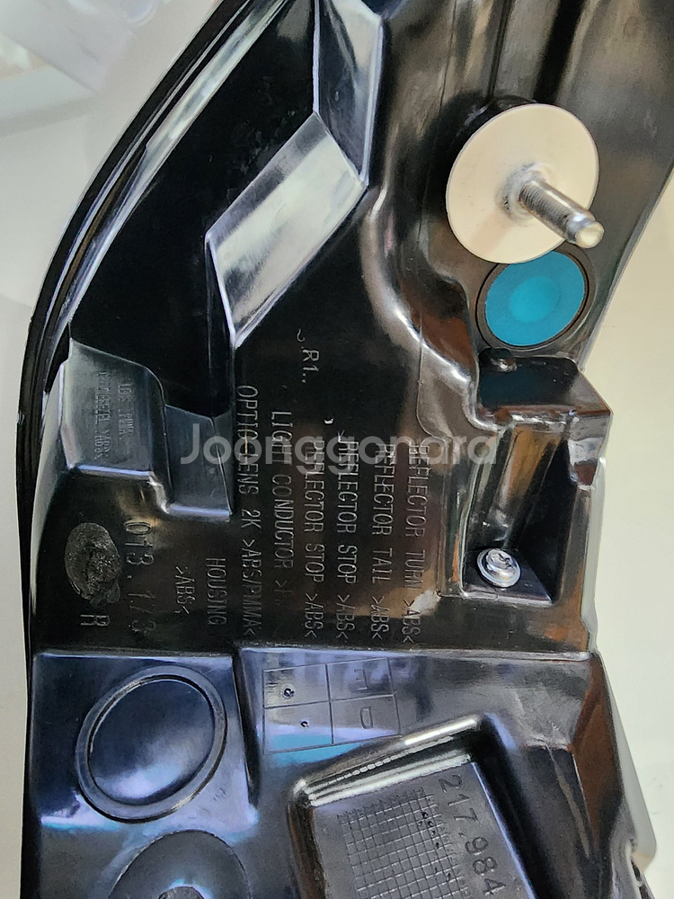 BMW 320D 테일램프 우 63215A3BC66--4
