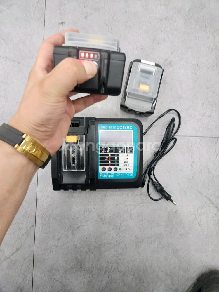 마끼다 호환 배터리 2개와 충전기 1개 세트입니다--1